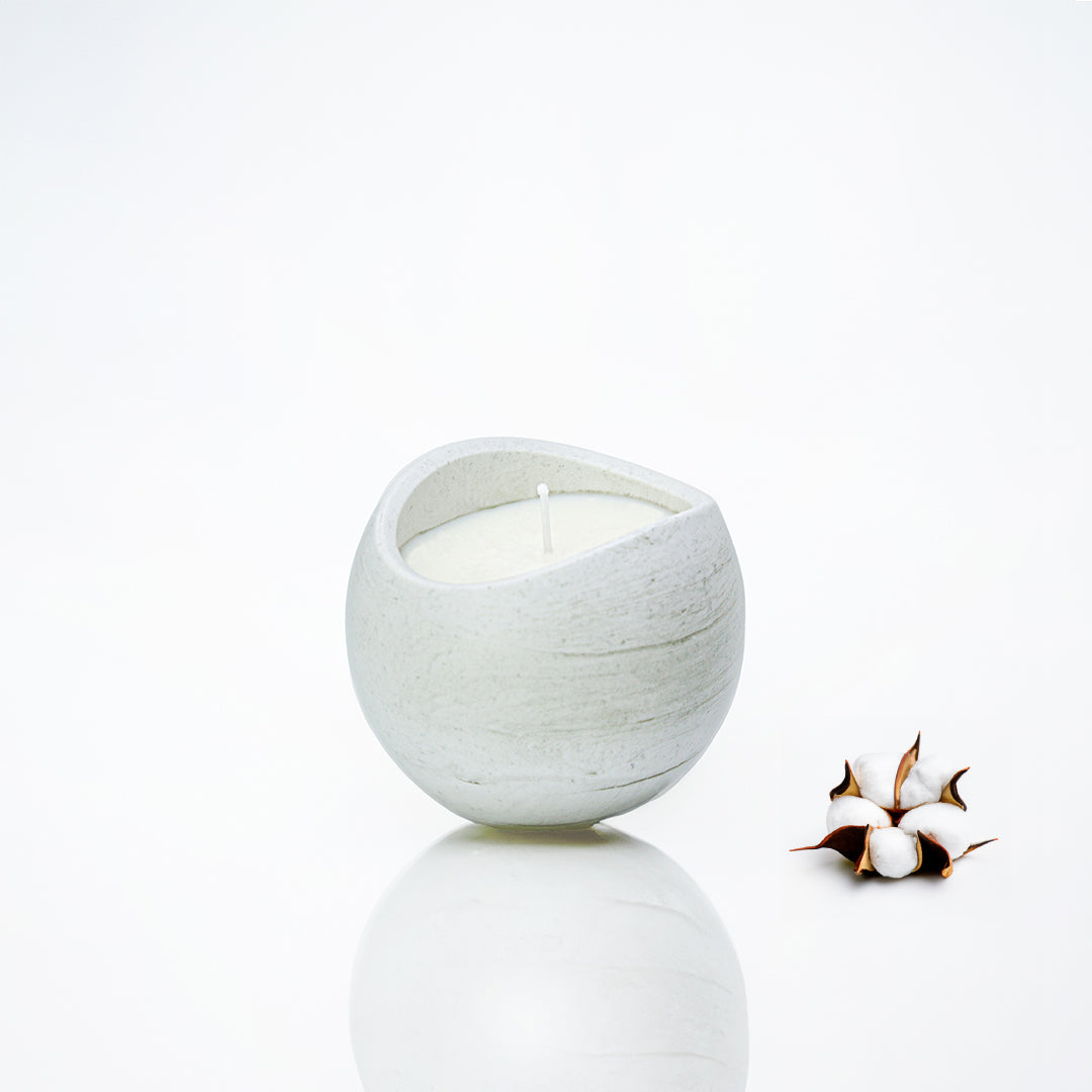 Bougie parfumée pot boule en jesmonite marbre gris, parfum fleur de coton - May26