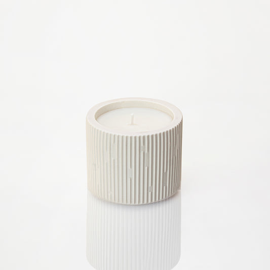 Bougie parfumée pot à rayure en jesmonite blanc 100% artisanal- May26
