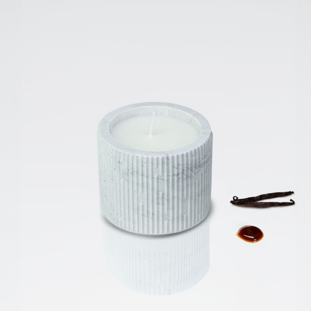 Bougie parfumée pot rayé en jesmonite marbre gris, parfum vanille caramel - May26