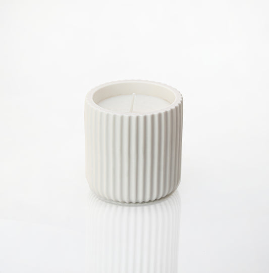 Bougie parfumée pot rayé en jesmonite blanc - May26
