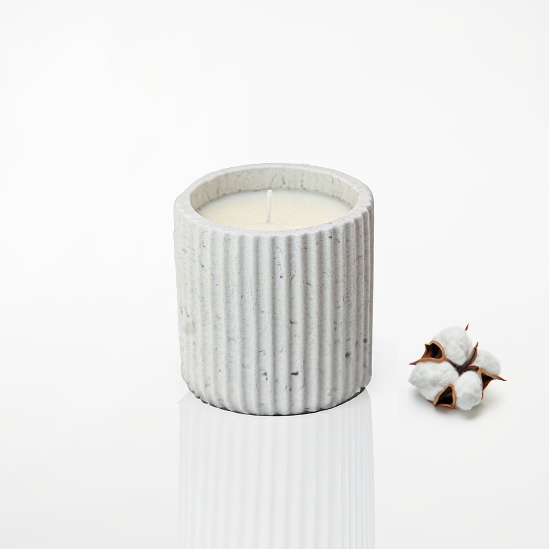 Bougie parfumée pot rayé en jesmonite marbre gris, parfum fleur de coton - May26