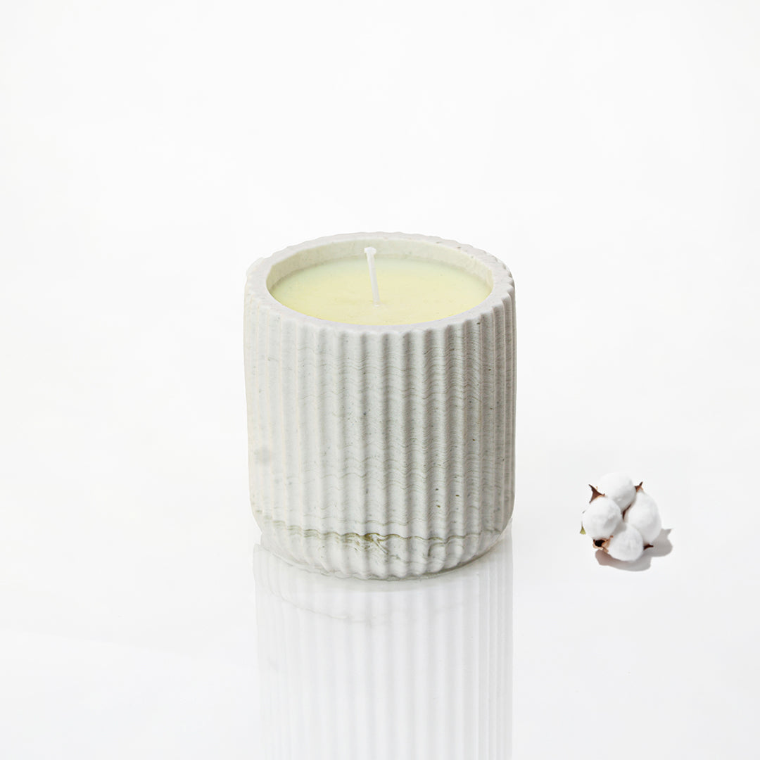 Bougie parfumée pot rayé en jesmonite marbre doré, parfum fleur de coton - May26