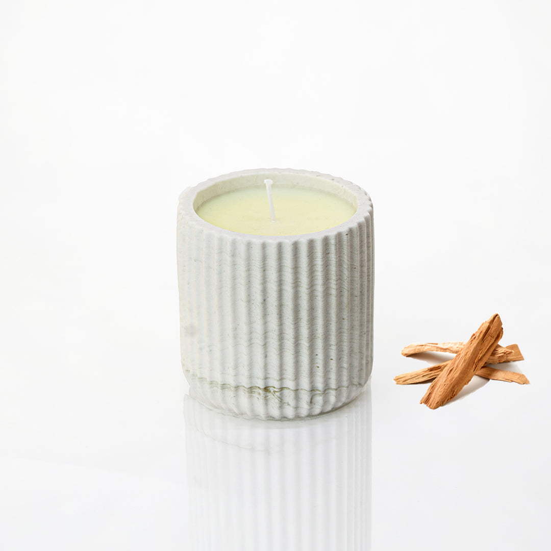 Bougie parfumée pot rayé en jesmonite marbre doré, parfum santal - May26
